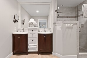 Combined shower/tub, hair dryer, towels, soap - The Retreat - a Visitana Collection home (Fallbrook)