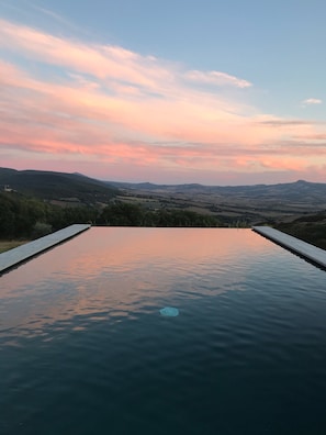 Outdoor pool - Iperbole country house, between Pienza and Montepulciano  (Monticchiello)