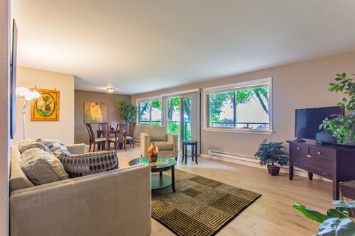 Bay View, historiallinen hyväpalkkainen naapurusto, ei portaita, parveke