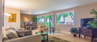 Bay View, Best Area, No Stairs, 2 Baths, WD, View!