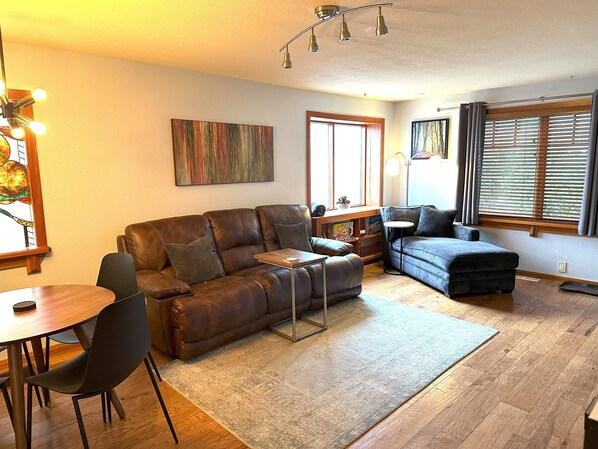 Smart TV, books, video library, stereo