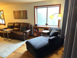 Smart TV, books, video library, stereo