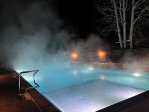 A heated pool - Walk to Deer Valley! Updated 3BR w loft, sleeps 8-9.  Two King Masters! (Park City)