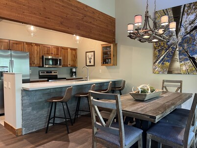 Walk to Deer Valley! Updated 3BR w loft, sleeps 8-9.  Two King Masters!