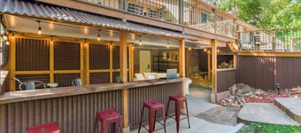 Luxury that is close to downtown and easy access to Red Rocks!