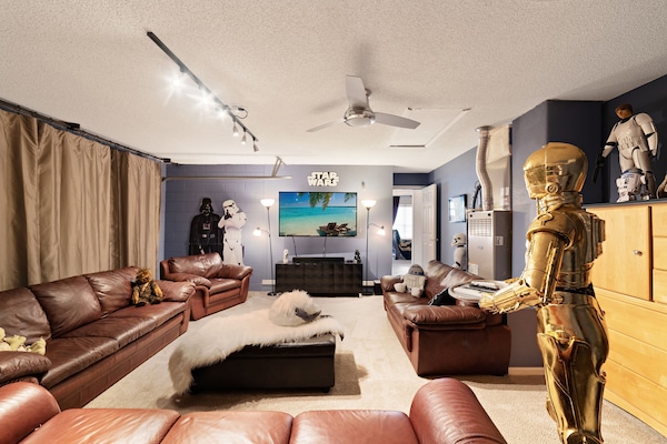 Star Wars Media Room: C3-P0 at your service!