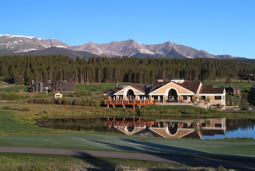 Beautifully Renovated Condo, Steps From Main St & Gondola; Very Clean