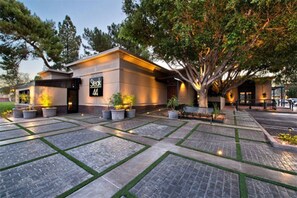 المنشأة من الخارج