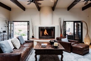 المنشأة من الداخل