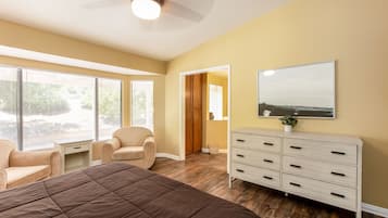 4 bedrooms, desk, iron/ironing board, travel crib