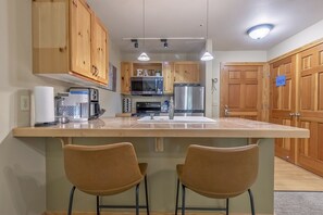 Fridge, microwave, oven, stovetop - Hot Tubs! National Parks Headquarters! Explore Teton Valley, ID & Jackson Hole! (Driggs)