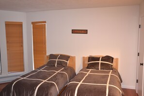 3 chambres, fer et planche à repasser, Wi-Fi gratuit, draps fournis