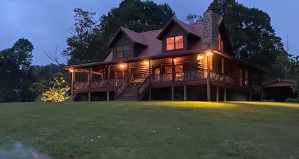 BEARWALLOW DEN - ASHEVILLE CERCANO - HENDERSONVILLE LUXURY MOUNTAIN CABIN - 2 KING