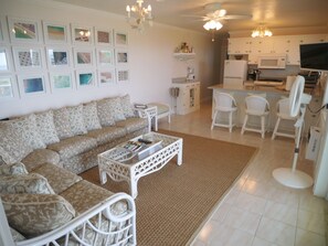 Smart-TV, DVD-Player, Bücher, Videothek