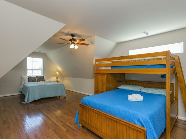 4 bedrooms, iron/ironing board, WiFi, bed sheets