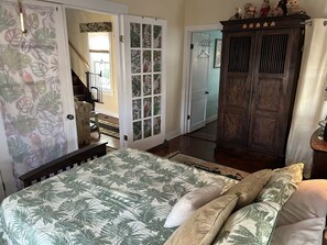 3 bedrooms, desk, iron/ironing board, free WiFi