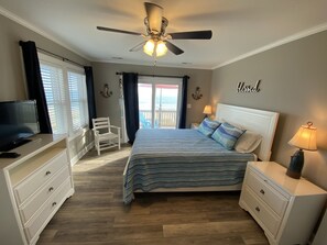 4 bedrooms, desk, iron/ironing board, free WiFi