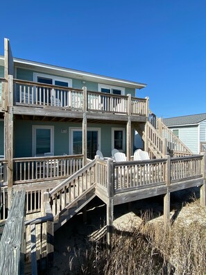 Terrace/patio - Fantastic Oceanfront 4bd/2ba. 3 night min Spring/Fall, 10% Discounts for 7 days! (Emerald Isle)