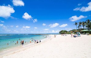 Sun-loungers, beach towels - Extraordinary Listing on the Block! 2 Story Condo Renovated! (Kahuku)