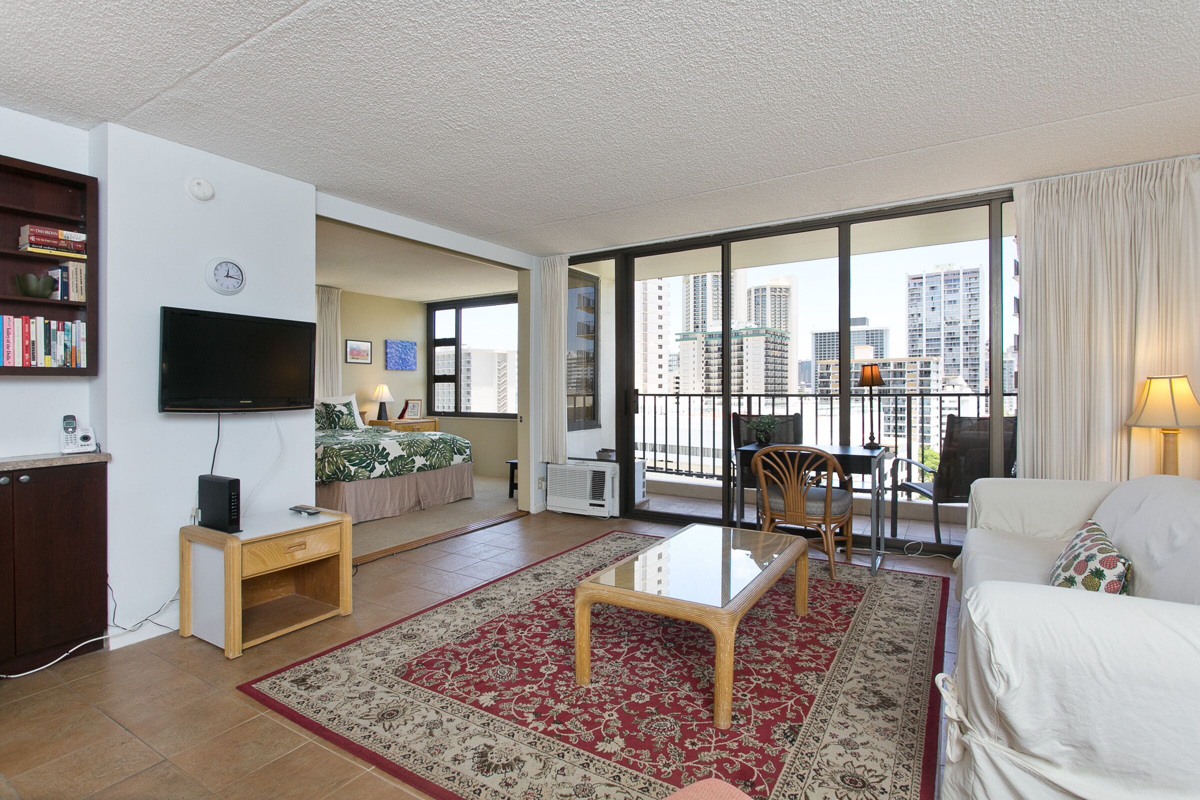 Spacious Corner Unit, w/ Full Kitchen, Lge Lanai