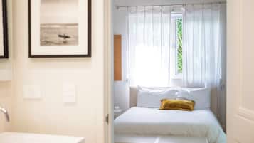 3 bedrooms, iron/ironing board, travel crib, free WiFi