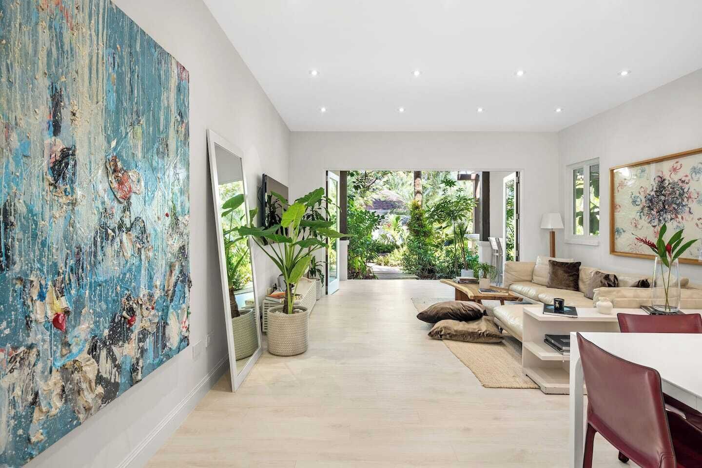 Een smart-tv en een kantoor