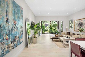 Smart TV, offices - Beautifully Villa | Gardenfront Luxury 3 Bedrooms (Rio Grande)