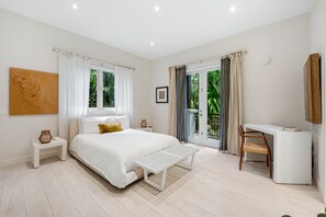 3 habitaciones, tabla de planchar con plancha y cuna de viaje 