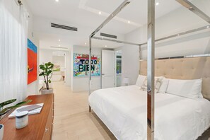 3 habitaciones, tabla de planchar con plancha y cuna de viaje 