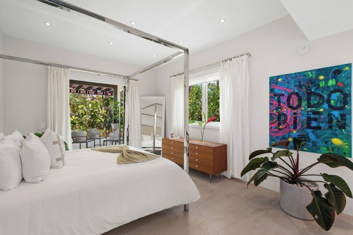 3 bedrooms, iron/ironing board, travel crib, free WiFi
