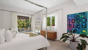 3 bedrooms, iron/ironing board, travel crib, free WiFi