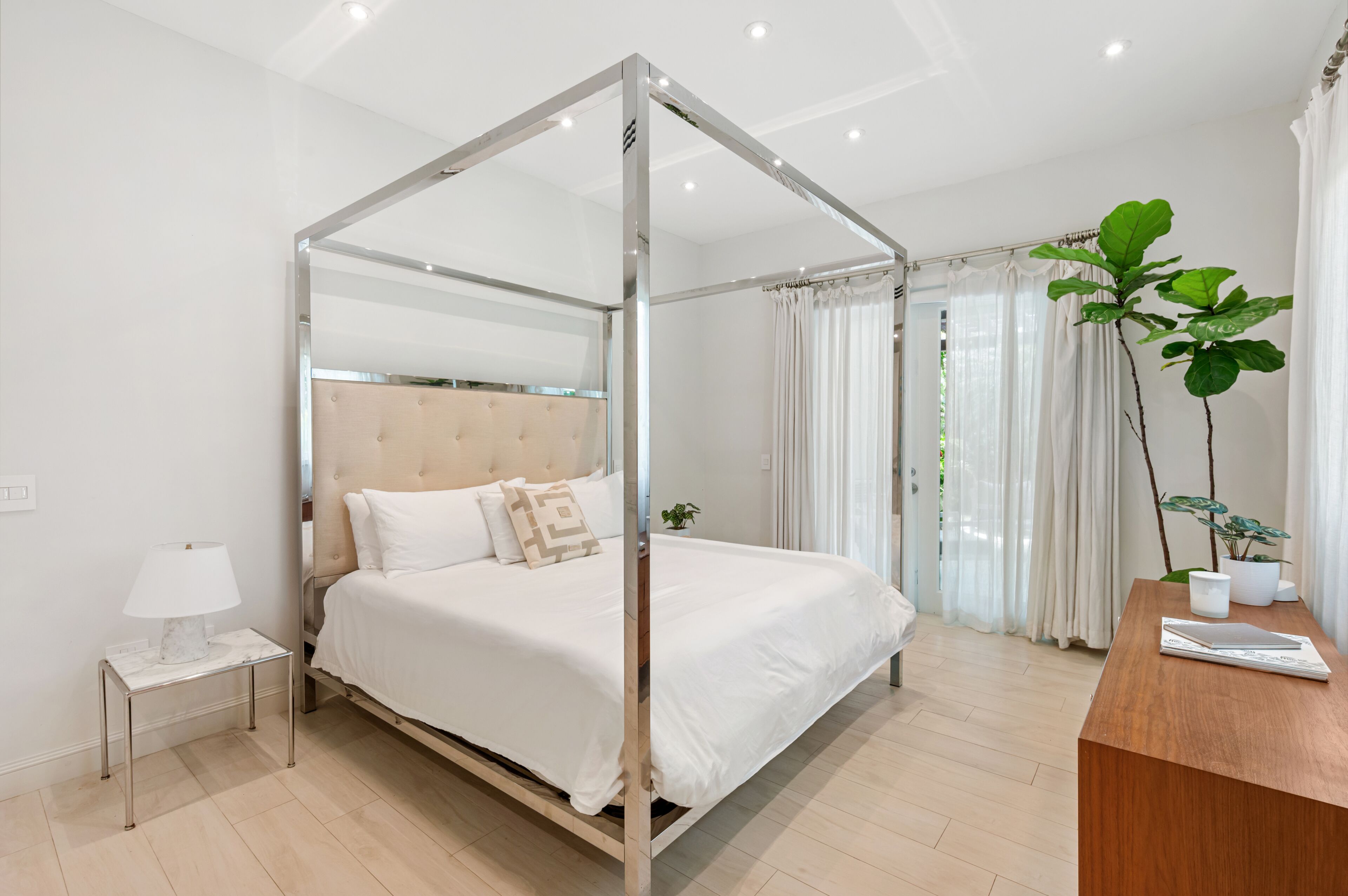 3 bedrooms, iron/ironing board, travel crib, free WiFi