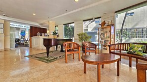 Lobby - Affordable & Flexible 2TWIN or 1KING-Beach,Pool,Lanai & Zoo-WAIKIKI GRAND HOTEL® (Honolulu)