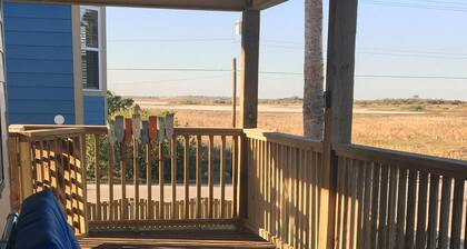 Twelve Palms-Pet Friendly, Golf Cart Zone, Close to Beach, Downtown, City Pool