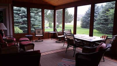 Country Elegance on 1.4 acres, subdivision common access to Yellowstone River