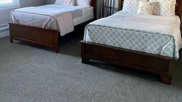 7 多间卧室、旅行婴儿床、免费 WiFi、床单