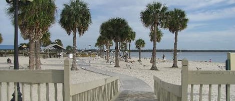 Beach nearby, sun loungers, beach towels