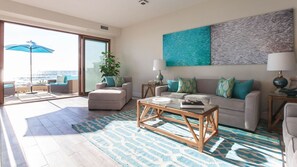 Een smart-tv, een open haard, een dvd-speler en boeken