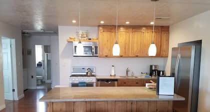 Private 2 Bedroom/ 2 Bath Home, close to Zion National Park