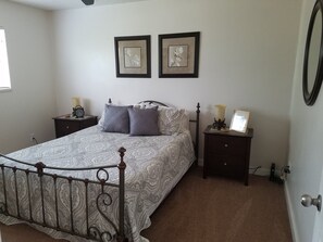 2 bedrooms, desk, iron/ironing board, free WiFi