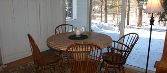 Charming 2 Bedrooom Guest House on 2 acres North Conway Village.