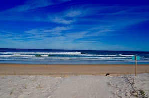 Beach nearby, sun loungers, beach towels