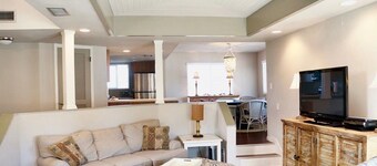 Footsteps to the Beach - Sleeps 8-Quiet Beach in The Hammock