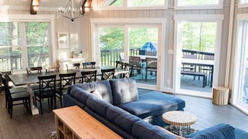 Smart TV, fireplace, table football, ping pong