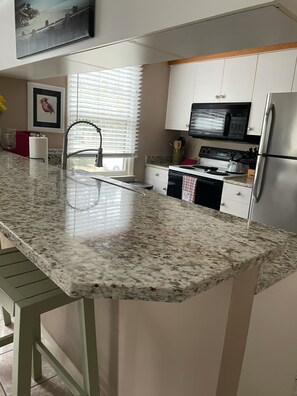 Fridge, microwave, oven, stovetop - Romantic  Condo,  Gated Pawley’s Plantation.  Professionally cleaned every time! (Pawleys Island)