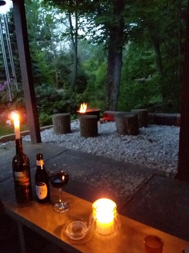 Ezmeralda's ~ Klassischer renovierter Bungalow aus den 1920er Jahren ~ "Ein verstecktes Juwel von Genf"