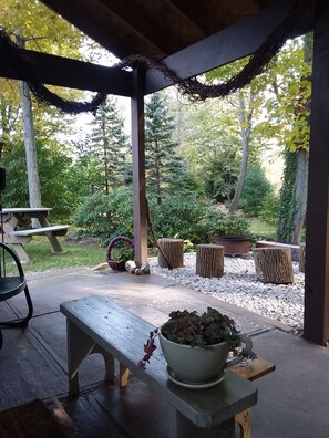 Terrace/patio - Ezmeralda's ~ Classic  1920's Renovated Bungalow ~  "A Hidden Gem of Geneva" (Geneva)