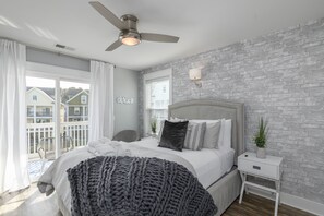 5 bedrooms, iron/ironing board, free WiFi, bed sheets