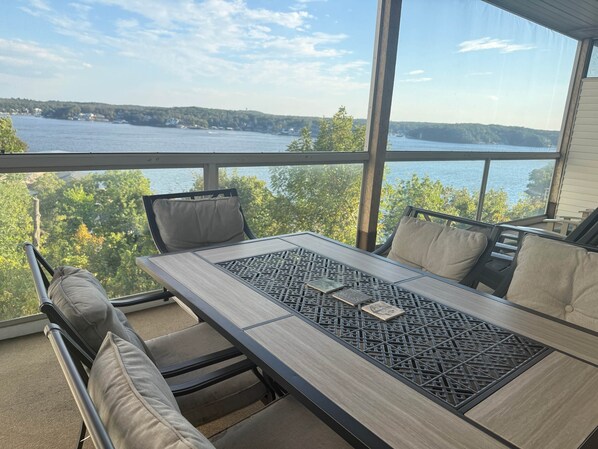 Dining - Emerald Bay Condos Lake Ozark MO (Lake Ozark)