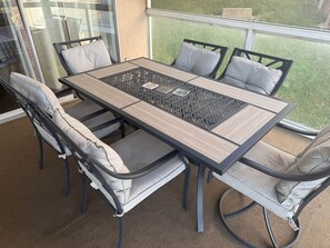 Outdoor dining - Emerald Bay Condos Lake Ozark MO (Lake Ozark)
